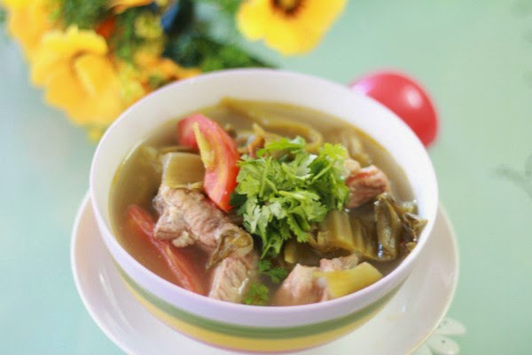Canh sườn non nấu dưa cải chua chứa nhiều dinh dưỡng